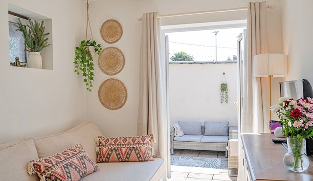 Strand Mews