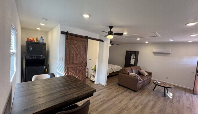 " Studio- Quick Drive to TCU, Stockyards, Museums & Dickies Arena" in Fort Worth