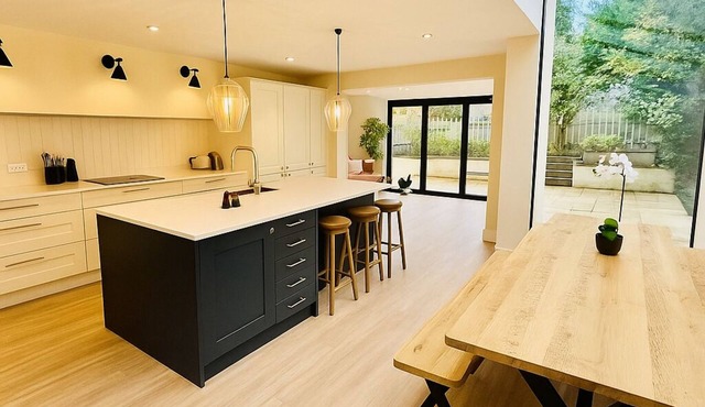 Stunning 5 bed house in enviable location