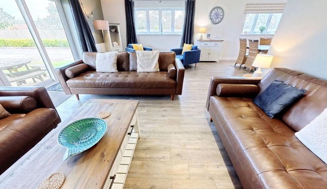 Stunning Coastal Cottage - Sleeping 10 in 4 Bedrooms - Pool and Beach Access Included.