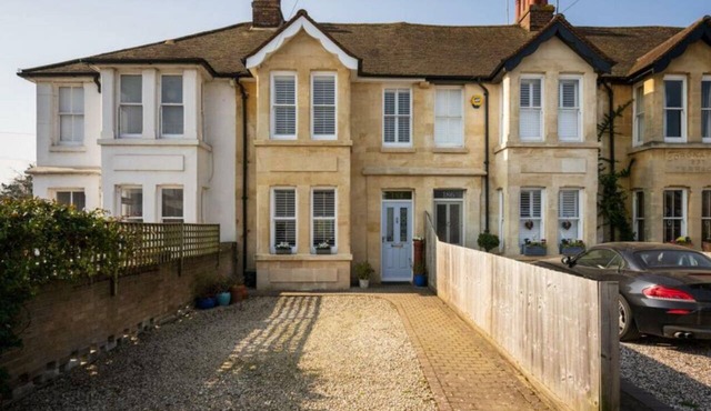Stunning Home in Central Henley