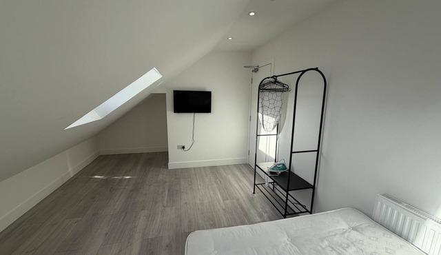 Stylish 1-Bedroom Flat in Streatham | Close to Central London