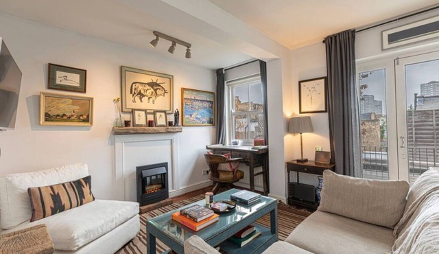 Stylish 2-bed flat w/terrace near Battersea Park