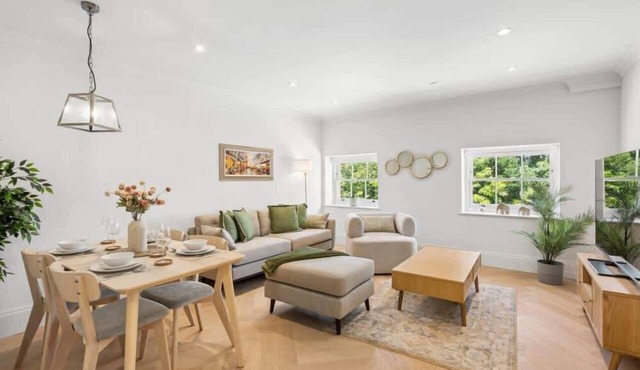 Stylish 2BR Marlow Stay + Parking - By Tempstay