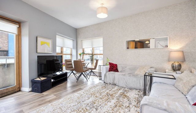 Stylish 2BR | Walk to Temple Bar & Dublin Castle