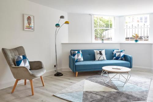 Stylish, spacious flat with private parking in Bristol