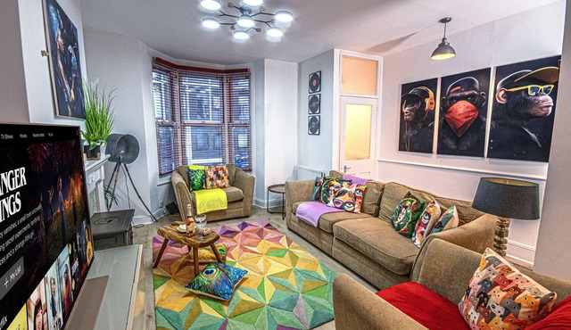 Stylish Super Central Modern Townhouse Retreat