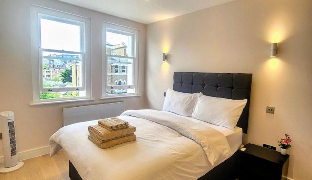 Stylish Three Bedroom Ensuite Duplex Apartment in West Hampstead