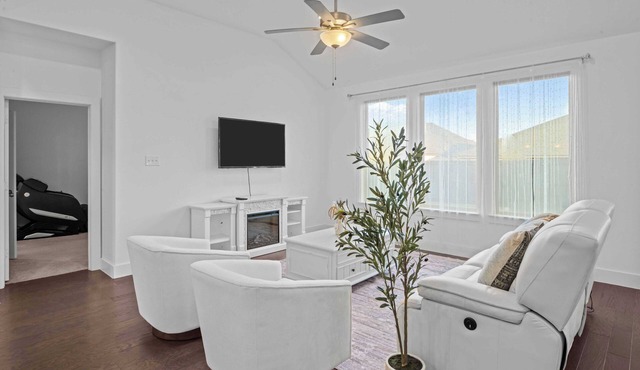 Sunny Days at Bradley Drive｜Fenced Backyard｜Garage ｜Workspace｜Family Friendly in Rockwall