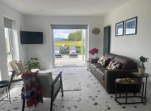 Sunset Cottage - Sleeps 6 - Parking - Garden