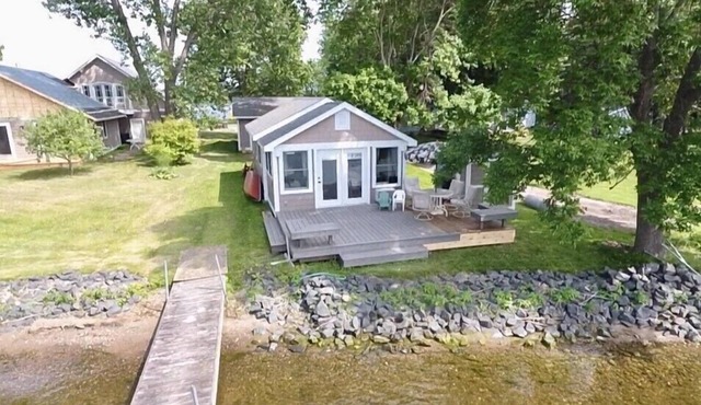 Sunset Point West facing cottage. Amazing spot RIGHT on the water! in Lindstrom