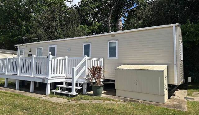 Sunset View - a 3 bedroom holiday home on the popular Hoburne Park, Mudeford.