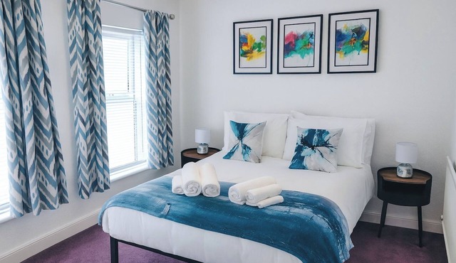 SuperHost Long Stays, Parking, Garden, Fast Wifi.