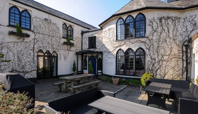 Sycamore Apartment, Lifton