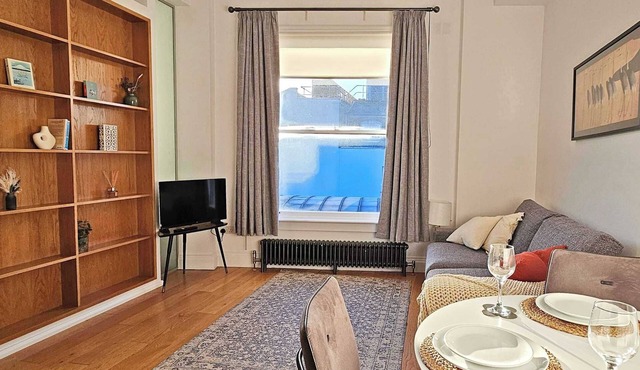 Temple Bar 1BDR Large Newly Upgraded Sleeps 4