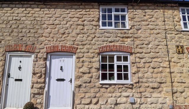 THE COOK’S COTTAGE, with open fire in Malton