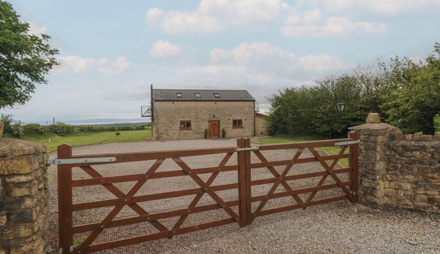 THE GALLOPS, pet friendly, character holiday cottage in Cowbridge