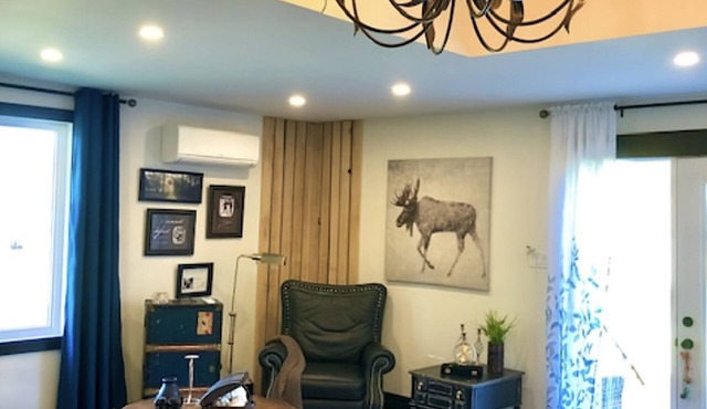THE LOFT an UPSCALE RUSTIC 2 Bedroom 2 Washroom Private Guest House on 16acres. in Tottenham