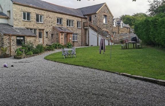 THE OLD RECTORY SOUTHCOTT APARTMENT in Jacobstow 10 mins to Widemouth bay and Crackington Haven,15 mins Bude,20 mins tintagel, 27 mins Port Issac