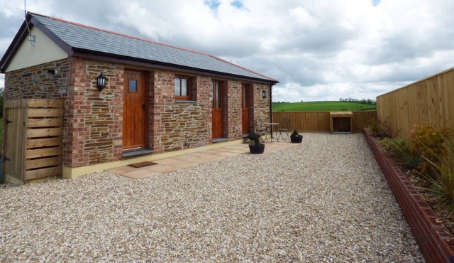 THE RETREAT, romantic, with a garden in Lifton