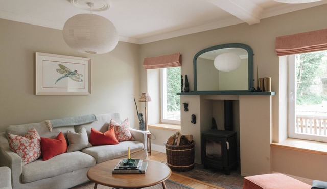 The Roost - a short stroll from town perfect for family get togethers sleeps 14