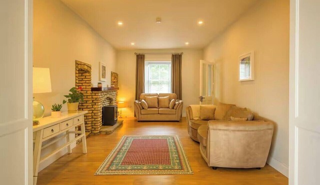 The Stone House Sleeps 10 with Parking