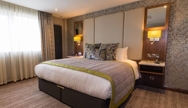 The Valley Hotel & Carriage Gardens