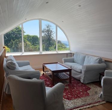 Tots Cottage - bright home in West Cork village