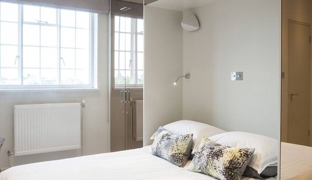 Tranquil Small Studio with AC in vibrant Chelsea