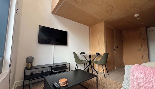 Trendy & Central - TWO Floor Duplex - Irwell Stays