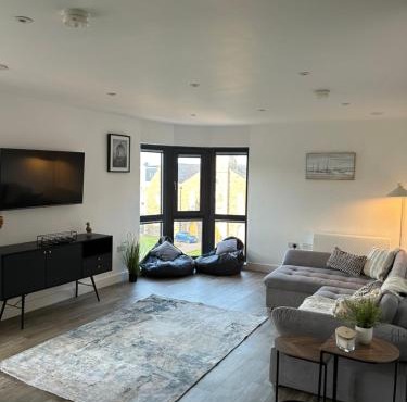 Two bedroom, Sleeps 6 Centre of Portrush Main Street Coastal Links