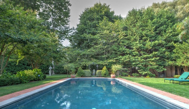 Two Master Suites, Eat-In Kitchen with Breakfast Area, Den with Fireplace,. in Southampton