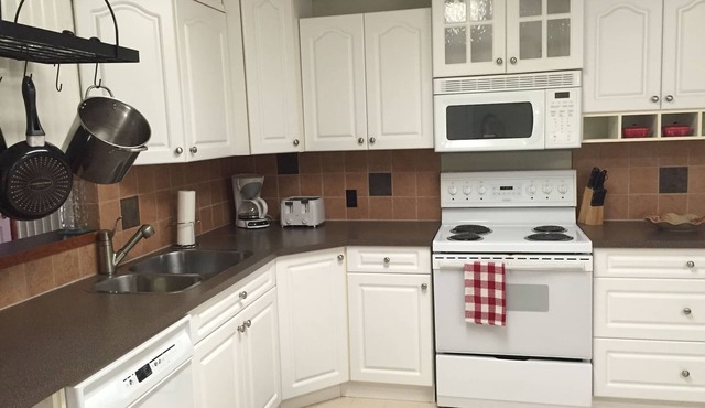 Upper Cottage Suite in Sylvan Lake - 2 Bedroom, sleeps 2 Adults in Sylvan Lake