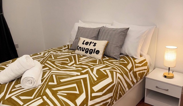 Vauxhall, river Thames, Big Ben Retreat, Central London family Stay