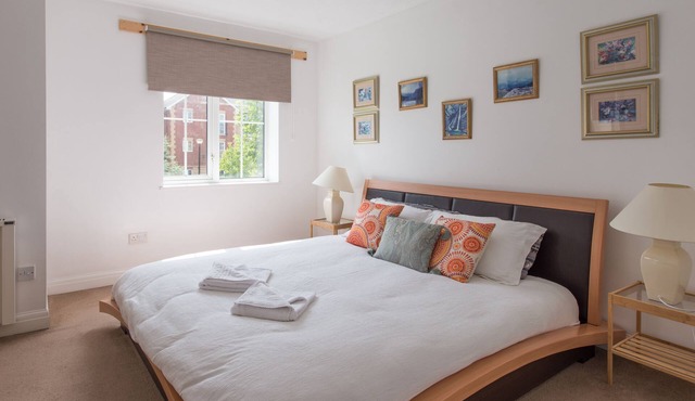 Very Large and extremely comfortable property in the heart of Cardiff Bay