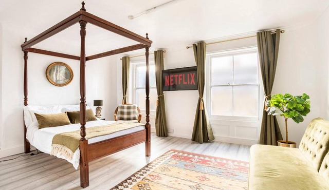 Victorian Style Apartment w/Four-Poster Bed in Camden Town
