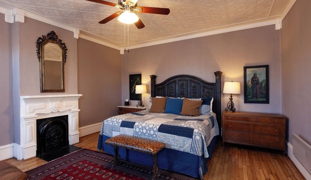 Waite Phillips - Historic Hotel Room in Cimarron
