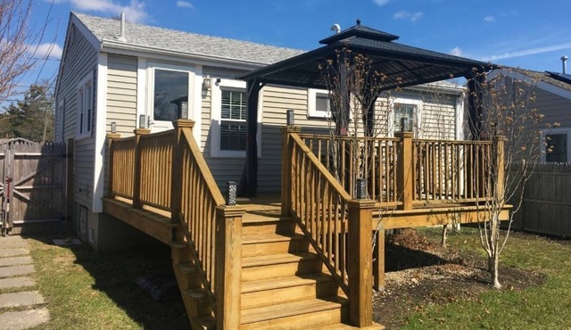 Walking distance to Private Beach! Charming Cottage North of Cape Cod. in Wareham