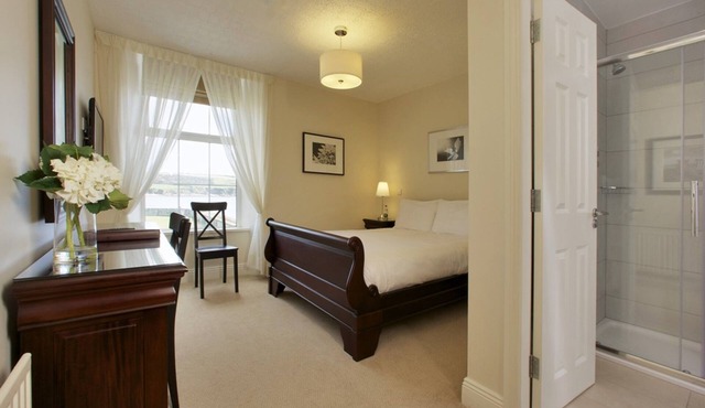 Walter Raleigh Hotel