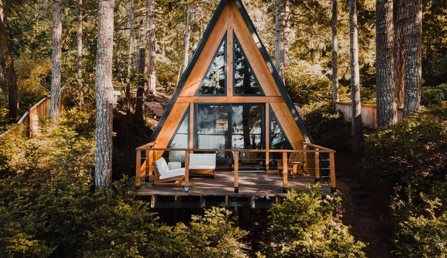 Waterfront Bella Vista A-Frame | Pets Welcomed - Your Dream Retreat in Olympia