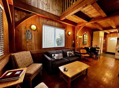 Waterfront Timber-Frame Cottage! in Ucluelet