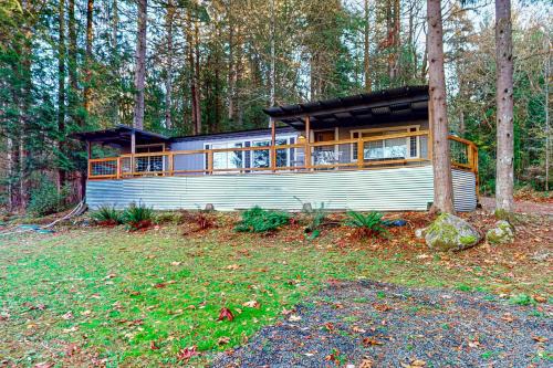 WatersView Tree House in Shelton