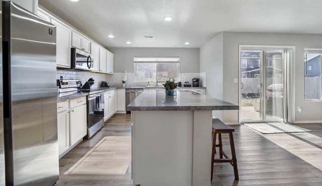 "White Tail Castle" NEW! Sleeps 12 comfortably in Twin Falls