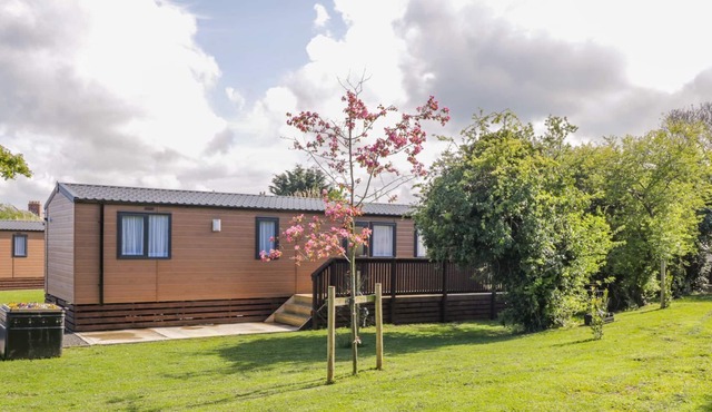 WILLOW LODGE, pet friendly, country holiday cottage in Runswick Bay