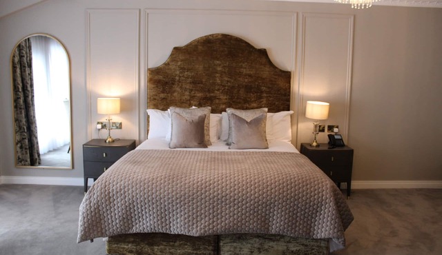 Woodford Dolmen Hotel