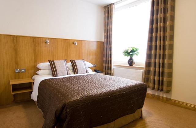 Blooms Hotel 