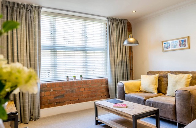 Cocoa Suites 56 - York city centre studio with parking (sleeps 2)