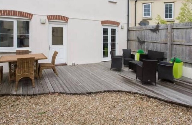 Deluxe Three-Bedroom Cottage with Private Terrace in Saint Austell