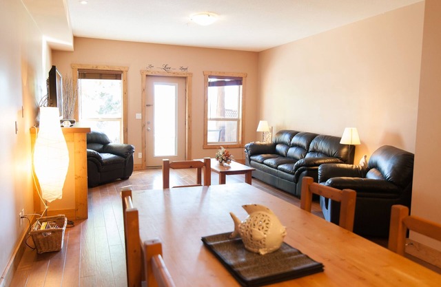 Ideal For Golfing, Wine Tasting, Snowbirds And Summer Fun in Osoyoos