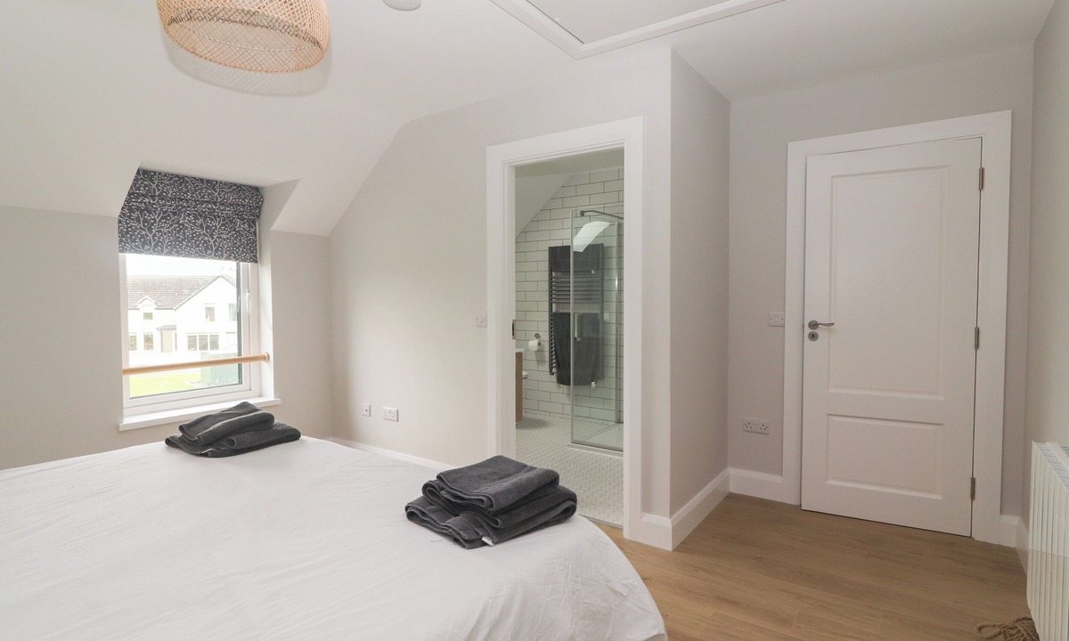 Fenit Cottage | 19A Lighthouse Village